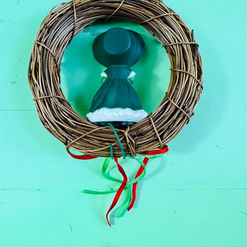 Vintage Mini Christmas Wreath Caroler Grapevine Wall Door Decor 4.75